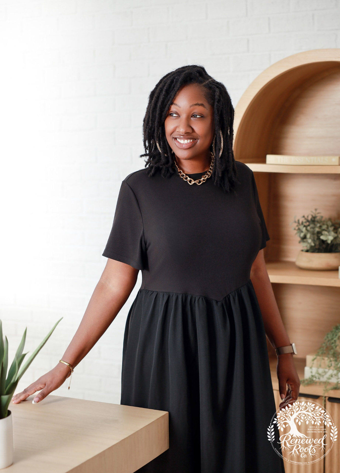 Portrait of Eliana in her wellness studio